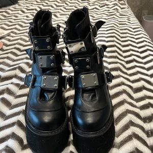 Gently used demonia swing-105 ankle boots